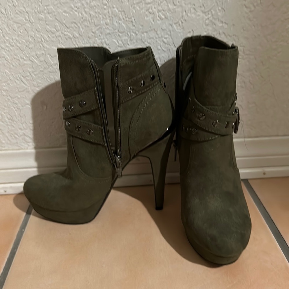 High heel boots
